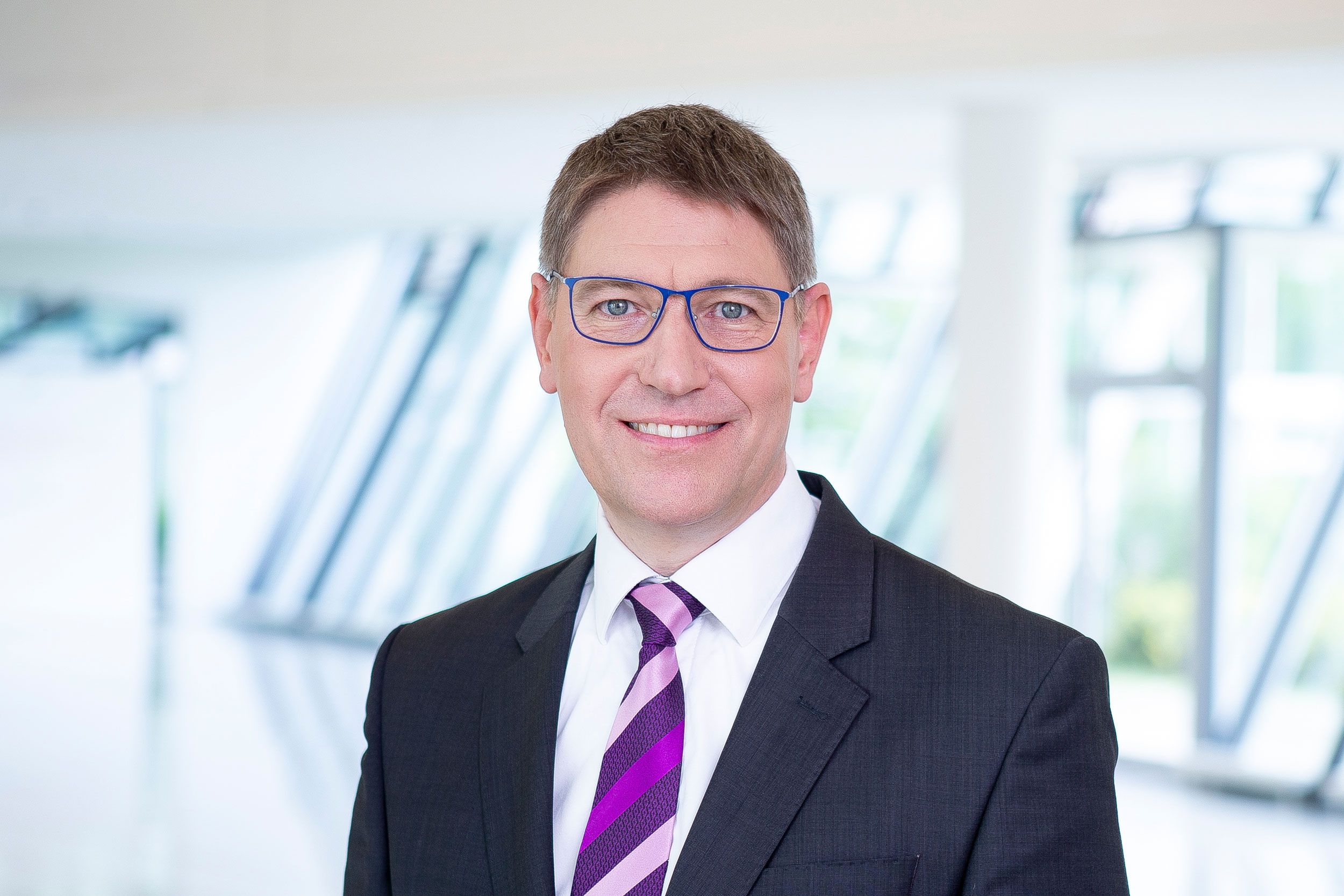 Dr. Alexander Ebert